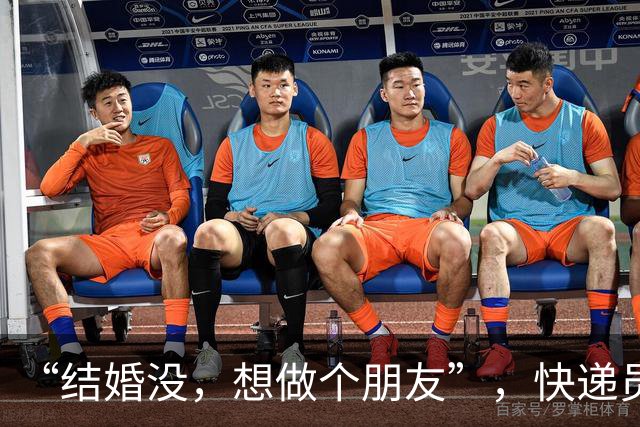 “结婚没，想做个朋友”，快递员微信搭讪女业主被小区禁入，本人叫屈：言语未构成骚扰，已经道歉；物业：他被拉黑后还去敲门，女方被吓哭